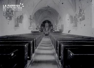 B004 Intérieur d'église