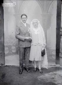 B004 Portrait couple de mariés devant toile peinte 2