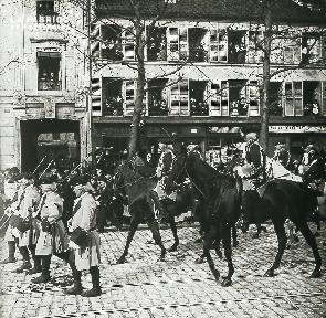 Cavaliers à cheval lors du défilé