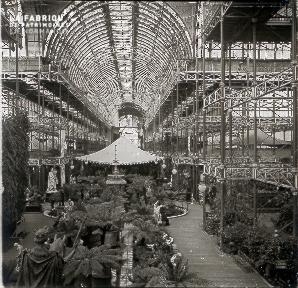 B019 Foire Expo Universelle palmiers sous hangar