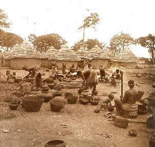 B023 Afrique scène de la vie quotidienne femmes cuisinant2