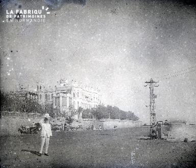 B053 Le palais colonial