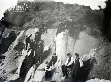 B076 Les collégiens sur la falaise