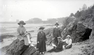 B084 Groupe sur la plage