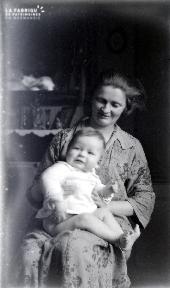 B084 La femme à l'enfant