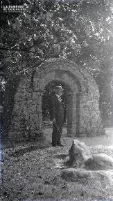 B090 La porte romane 1