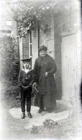 B090 Le petit mousse avec sa grand-mère