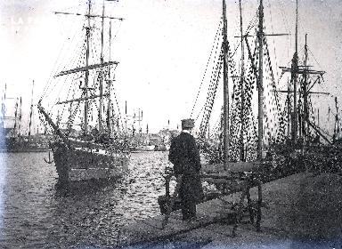C001 Au bord du quai