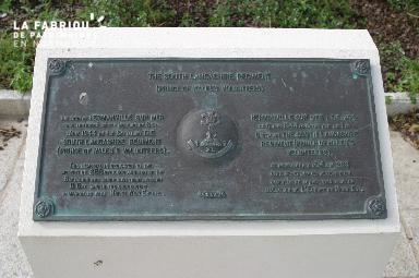 Stèle commémorative à Hermanville-sur-Mer