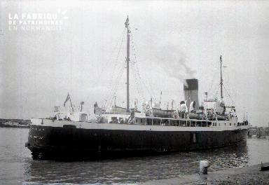 Granville  A Bateau dans le port