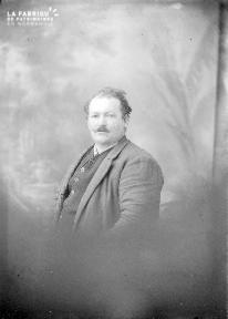 B004 Portrait d'un homme