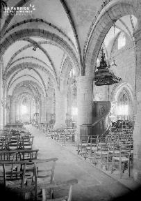 B007 Granville intérieur d'une église