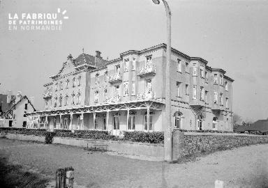 B007 Jullouville Hotel du Casino 4