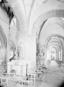 B009 intérieur d'église