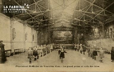 cl 02 135 Pensionnat St-Michel de Vaucelles Caen- le Grand Préau et sa
