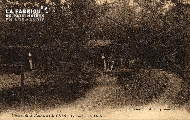 cl 03 167 Caen - clinique de la miséricorde- le pont sur la rivière