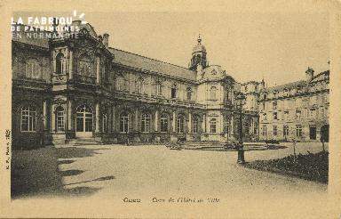 Cl 05 102 Caen- Cour de l'Hôtel de ville