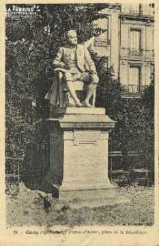 Cl 05 188 Caen- Statue d'Auber, place de la république