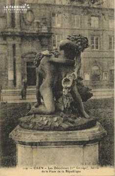 Cl 05 192 Caen- Les Dénicheurs (1er Groupe), jardin de la place de la