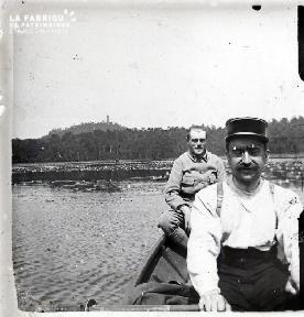 2 soldats en barque