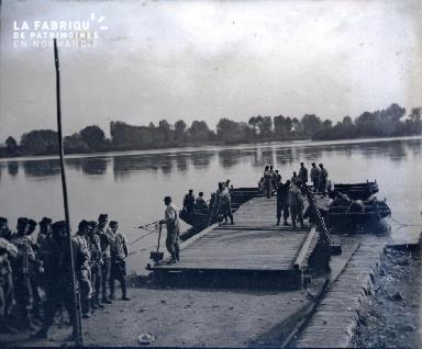 Angers-Exercice de pontage sur la Loire 1915