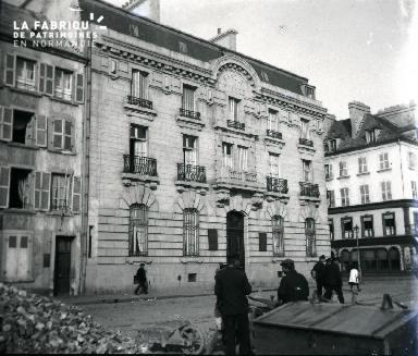 Banque de France et pavage des rues à Cherbourg