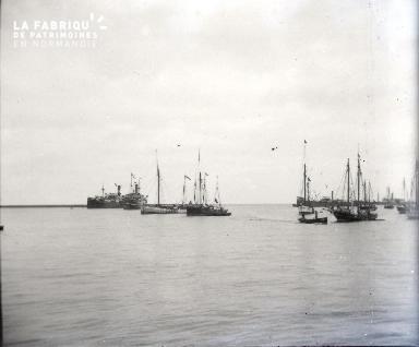 Bateaux dans un avant-port