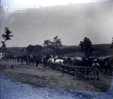 Fortin1 1917 - cavaliers sur leurs chevaux