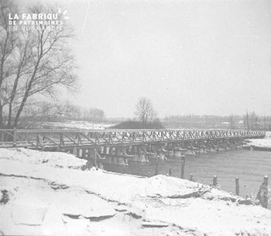 Pont de pilotis construit sur l'Aisne en aval de Pontavert 