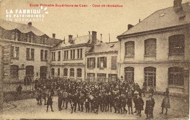 Cl 06 216 Caen-Ecole primaire supérieure de Caen-Cour de récréation