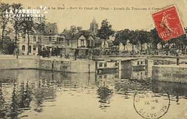 Cl 07 011 Caen la Mer - Bord du canal de l'Orne - Arrivée du Tramway à