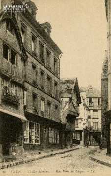 Cl 08 024 Caen rue Porte-au-Berger vieilles maisons