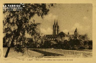 Cl 08 116 Caen St Etienne (Abbaye aux Homlmes) vu du Stade Hélitas