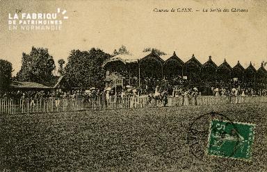 Cl 08 307 Caen Courses de Caen la Sortie des Chevaux