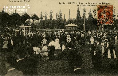 Cl 08 308 Caen Champ de Courses les Tribunes et le Poteau d'Arrivée