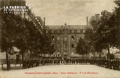 Cl 08 407 Caen Pensionnat St Joseph Cour Intérieure fin de Récréation