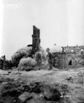 Démolition du clocher de l'église Saint-Malo
