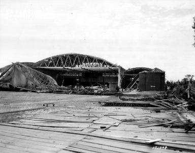 Hangar démoli sur le port de Cherbourg
