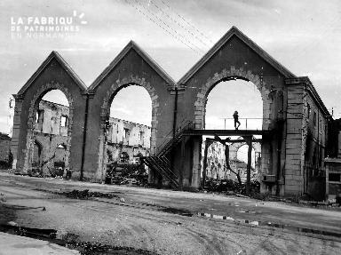 Caméramen parmi les ruines