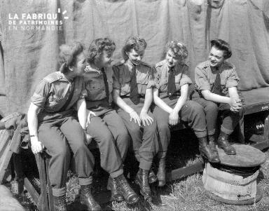 Portrait de groupe de femmes canadiennes à Banville