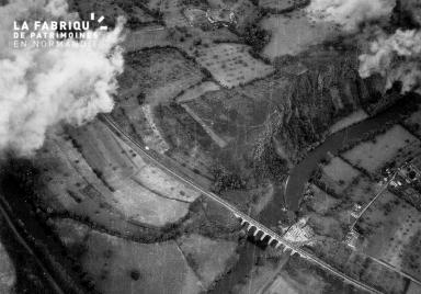 Vue aérienne du viaduc ferroviaire de Clécy