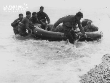 Sauvetage de soldats américains dans le secteur d'Omaha beach