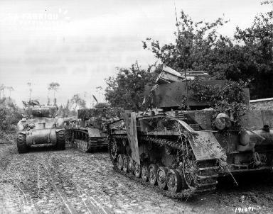 Chars d'assaut le 9 juillet 1944 à Saint Fromond