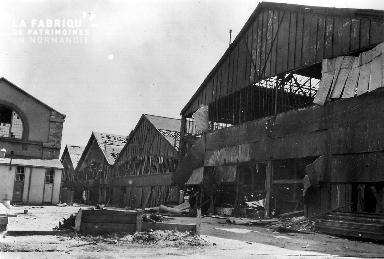 Hangar démoli sur le port de Cherbourg