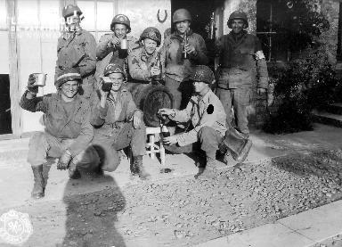 Portrait de groupe autour d'un verre de cidre