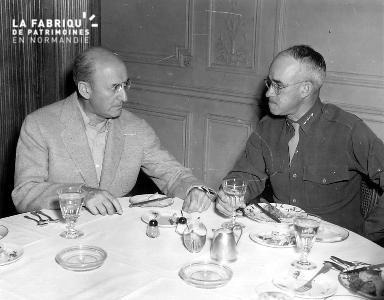 Discussion entre Henry Morgenthau Jr. et le lieutenant général Omar N. Bradley