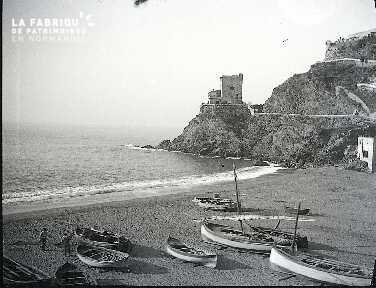 La plage aux barques G