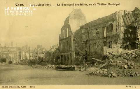 Caen Juin,Juillet 1944- Boulevard des Alliés vu du théatre municipal