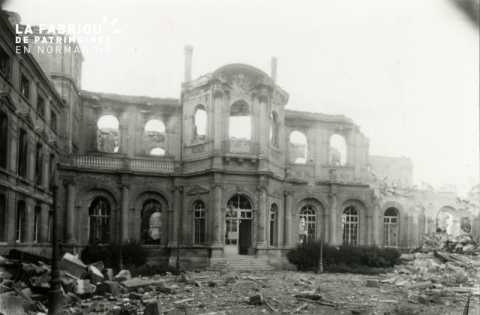 Caen detruit_1944_ruines de l'Hotel de Ville