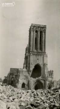 Caen detruit_1944_l'Eglise St Jean vu de la rue Jean Romain